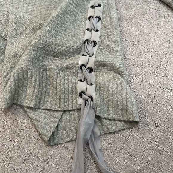 Free People V neck tunic sweater tie side, medium - Picture 2 of 7